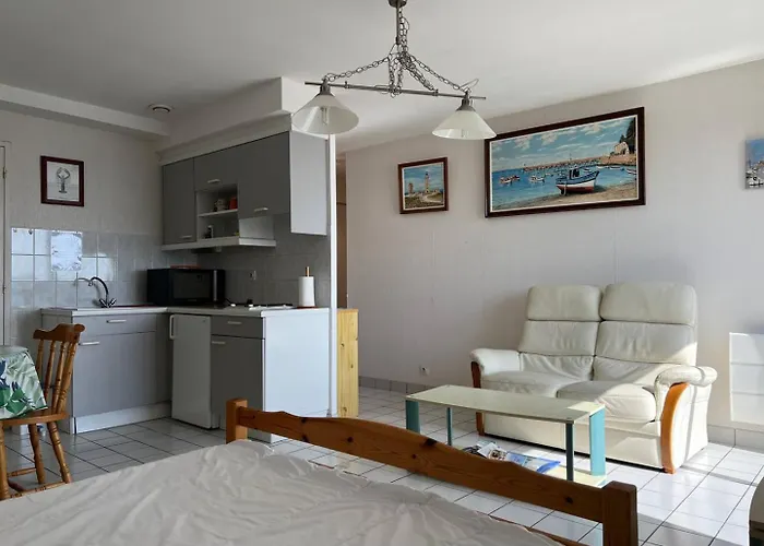 509 - Grand Studio A Erquy Au Dernier Etage, En Bordure De La Plage Du Centre, Face Au Port De Peche